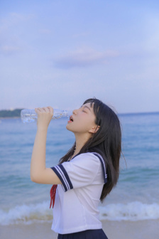 一女被两根凶猛挺进动态图